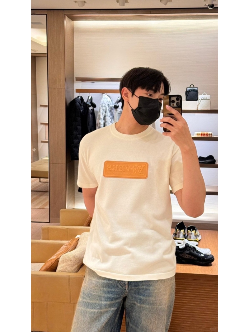 Louis Vuitton LV 2025 Embossed Leather Patch Short Sleeve Sweater