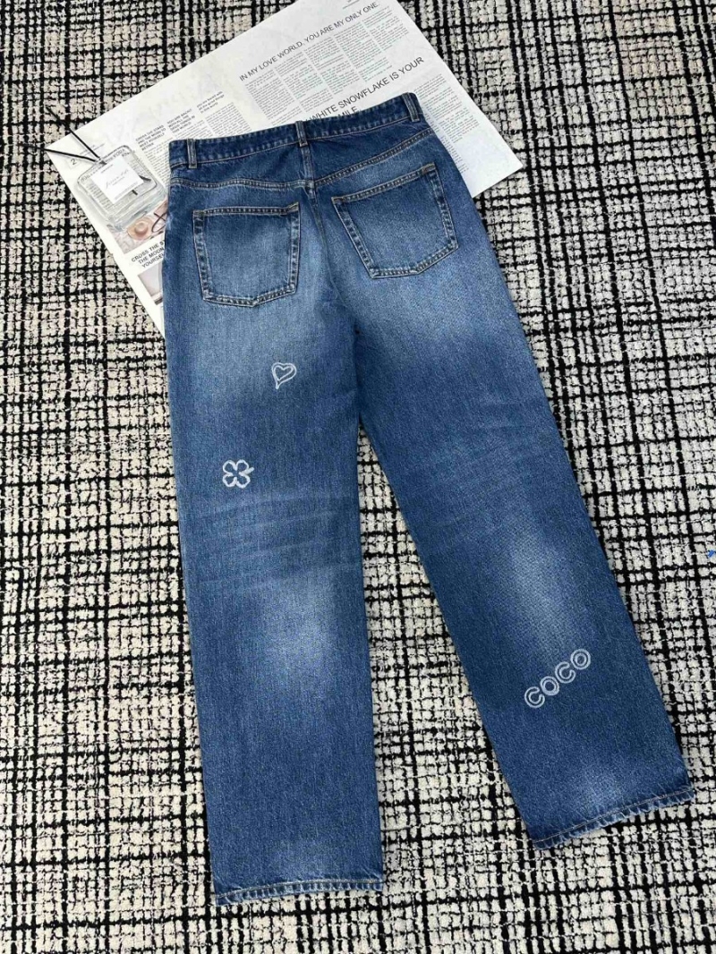 Chanel Heart Embroidered Denim Jeans – Relaxed Straight-Leg Fit