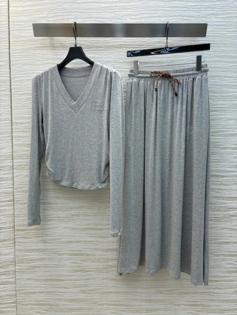 Miu Miu Fall 2024 Casual Set - Soft V-Neck Top and Pleated Skirt. Grey