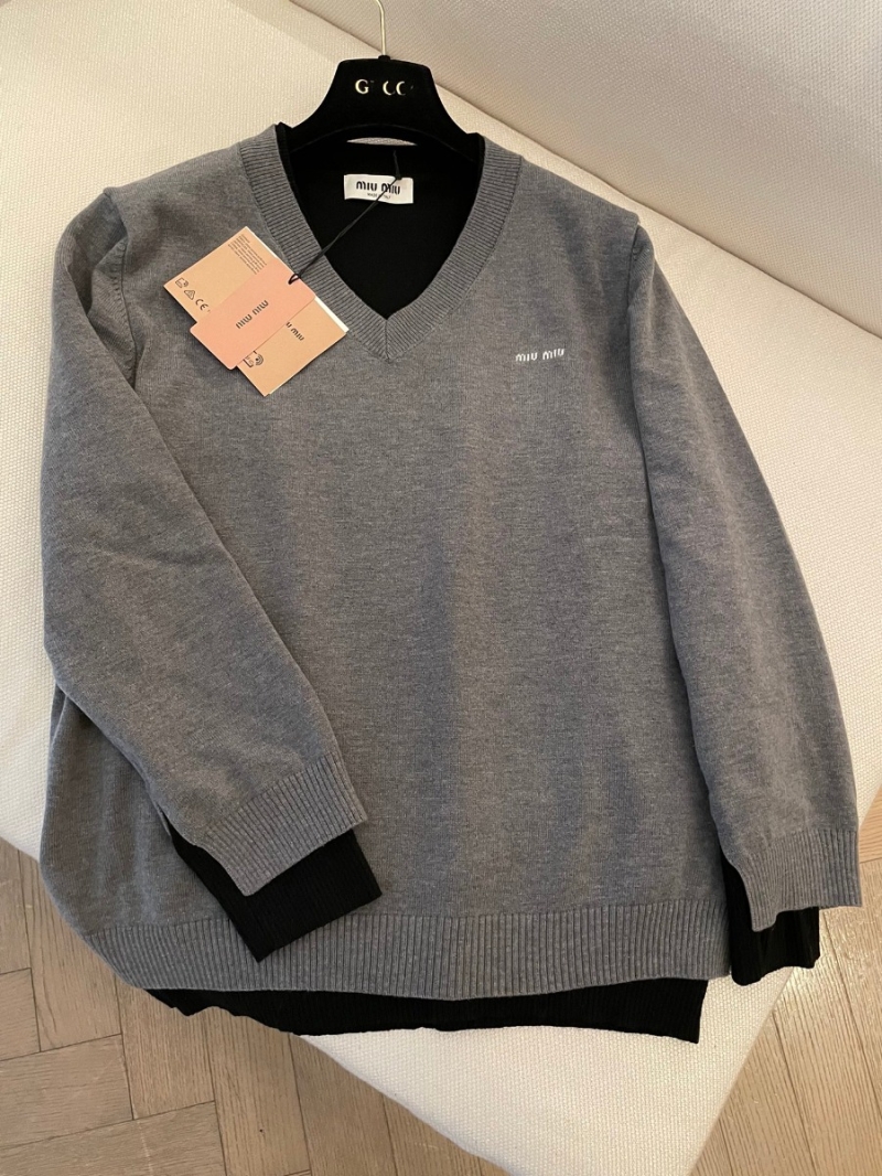 Miu Miu New Wool V-neck Sweater Double-layer Knit. Grey