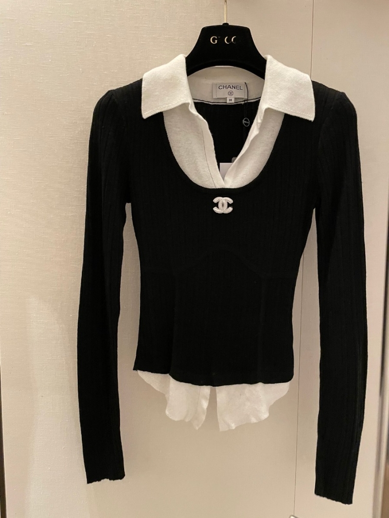 Chanel Fall/Winter Collection Contrast Two-in-One Knit Sweater – black body with a white collar and inner layer..