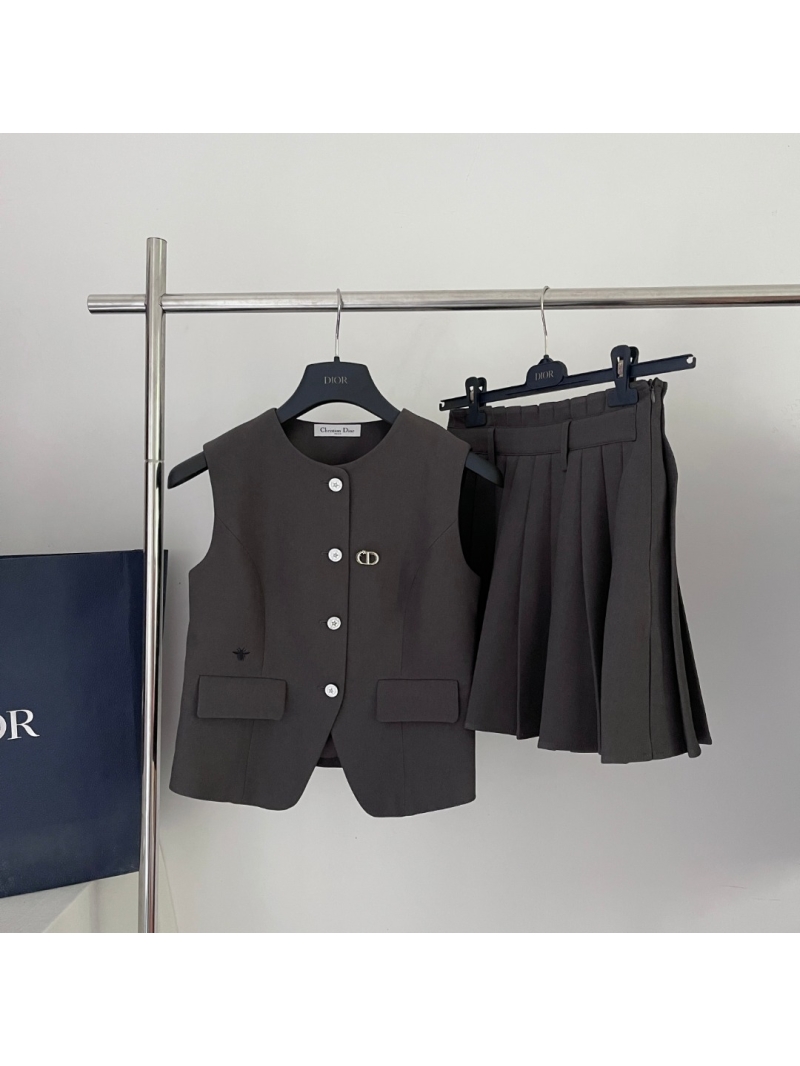 Dior 2025 Exclusive Bee Embroidered Vest & Pleated Skirt Set