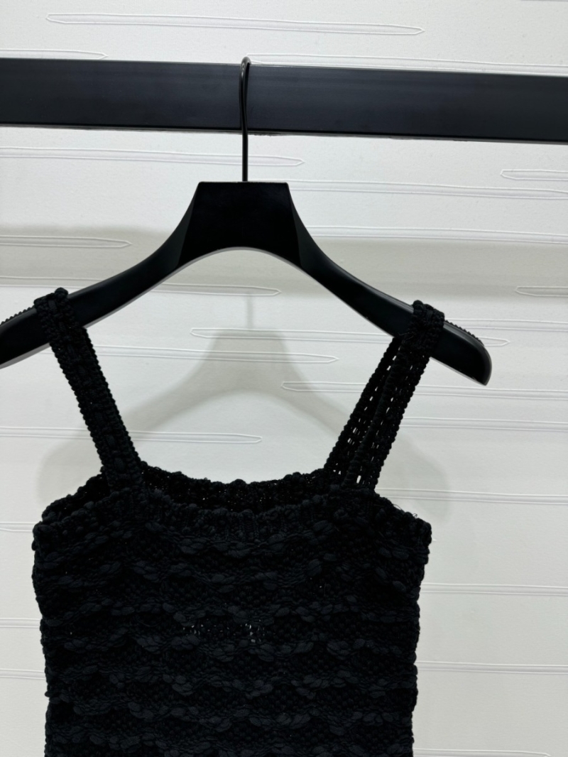 Chanel 2025 Spring/Summer Stylish Hand-Crocheted Tank Top in Monochrome. Black