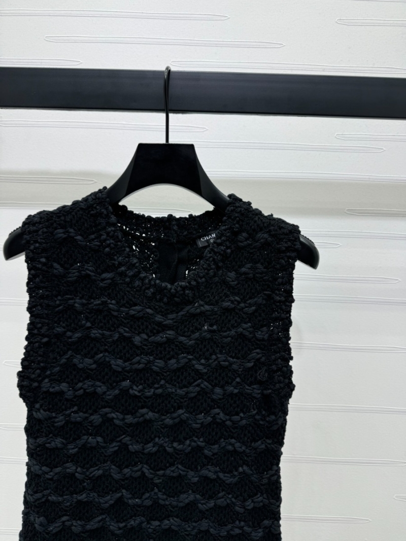 Chanel 2025 Spring/Summer Chic Hand-Crocheted Tank Dress in Monochrome. Black
