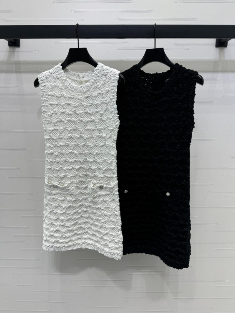 Chanel 2025 Spring/Summer Chic Hand-Crocheted Tank Dress in Monochrome. White