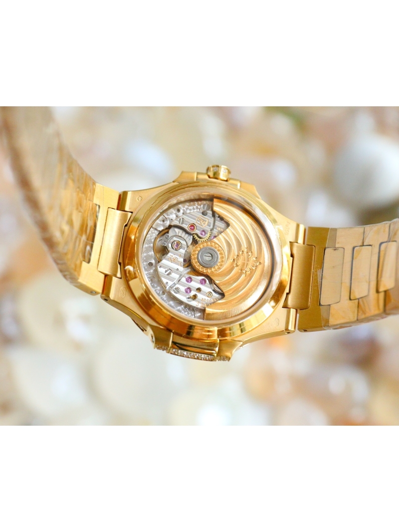 Patek Philippe Luxurious 7118 Ladies' Nautilus Diamond-Encrusted Limited Edition Watch Gold