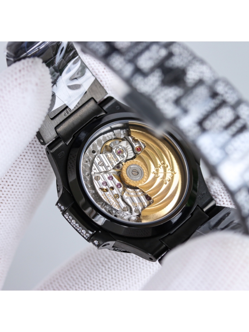 Patek Philippe Luxurious 7118 Ladies' Nautilus Diamond-Encrusted Limited Edition Watch black