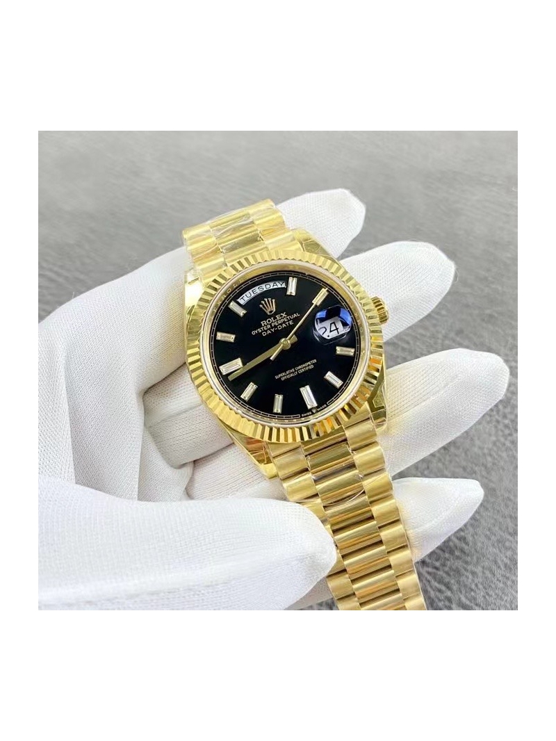 Rolex Day-Date 40mm Oyster Perpetual - Gold with Black plate