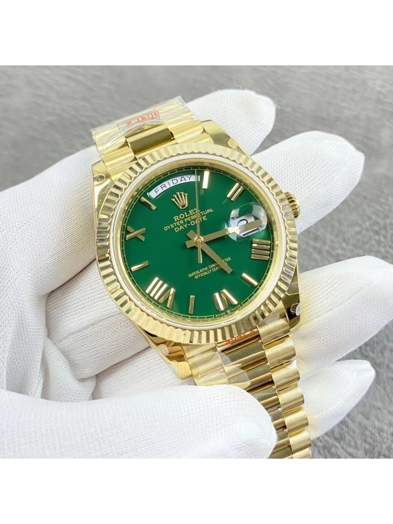Rolex Day-Date 40mm Oyster Perpetual - Gold with Green plate