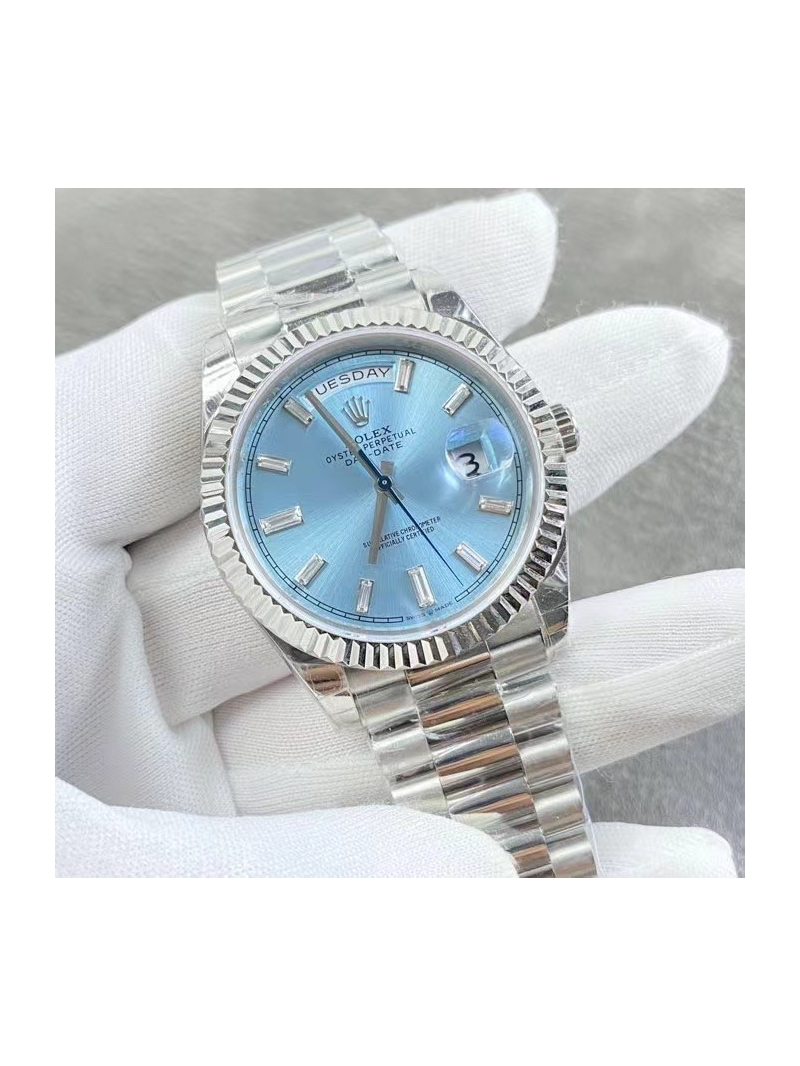 Rolex Day-Date 40mm Oyster Perpetual - Platinum light blue