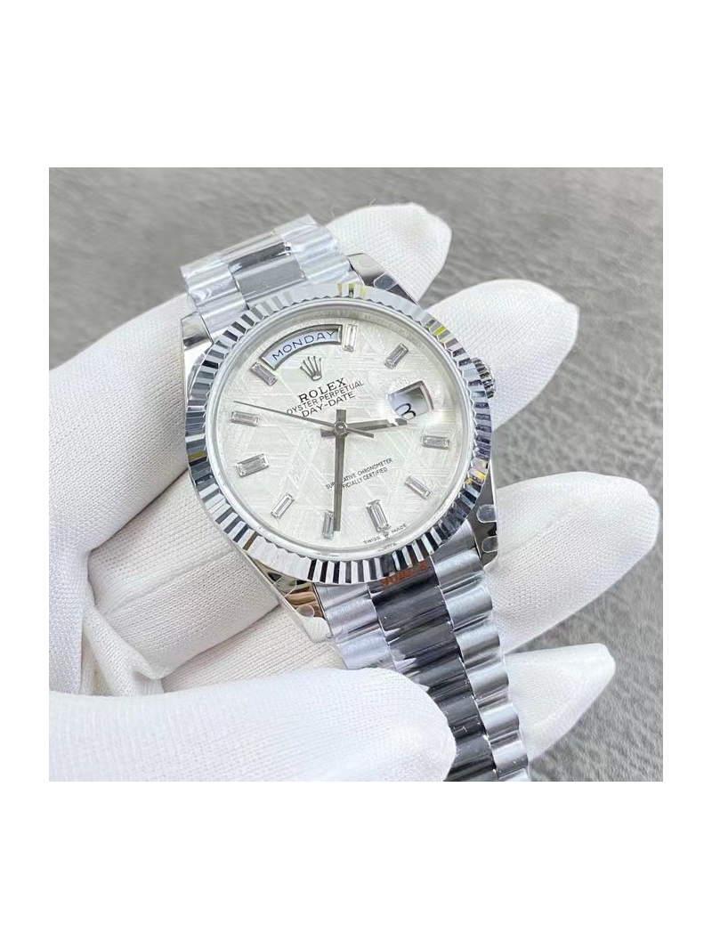 Rolex Day-Date 40mm Oyster Perpetual - Platinum White plate