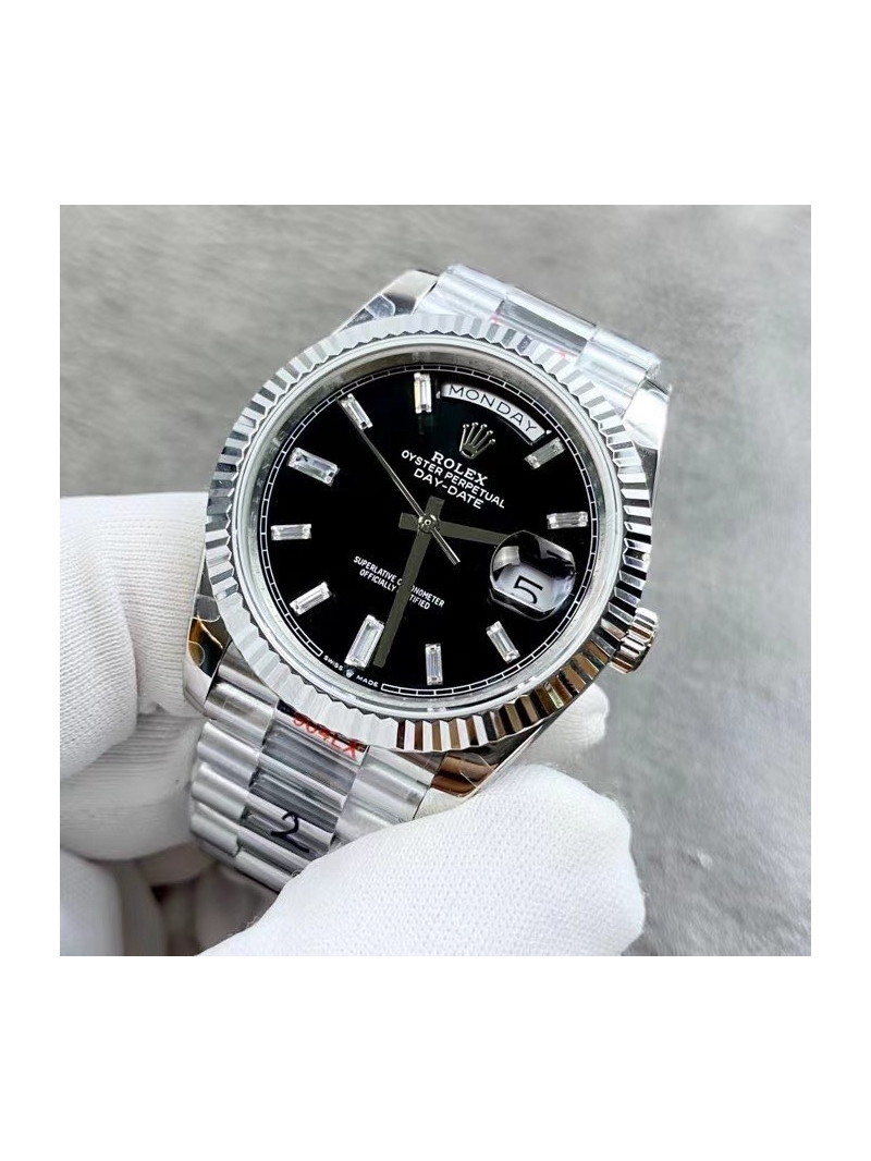 Rolex Day-Date 40mm Oyster Perpetual - Platinum black plate