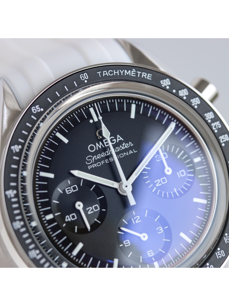 Omega Speedmaster Moonwatch Professional Co-Axial Master Chronometer Chronograph 42 mm, Steel on Rubber Strap, black dial