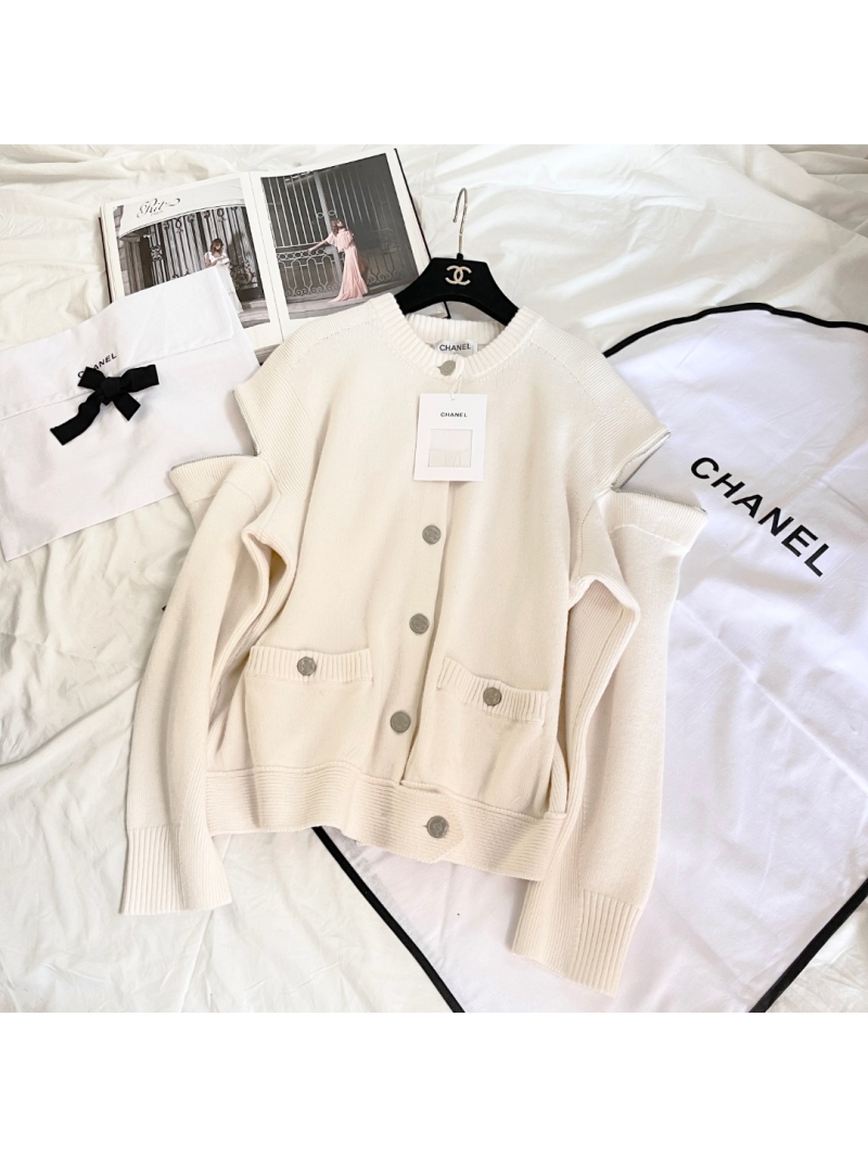 Chanel Wool Cardigan with Shoulder Zippers – Modern Elegance in Luxurious Cashmere White