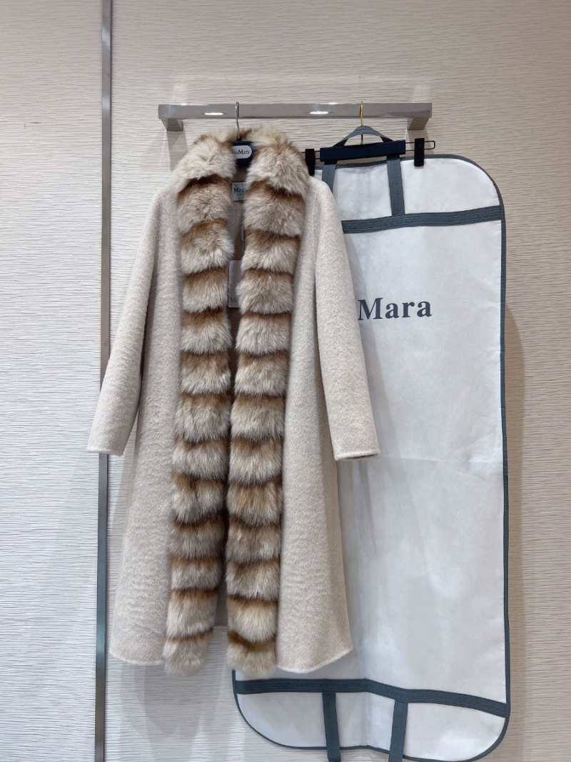 Max Mara Handmade Wool Blend with Fox Fur. Off White