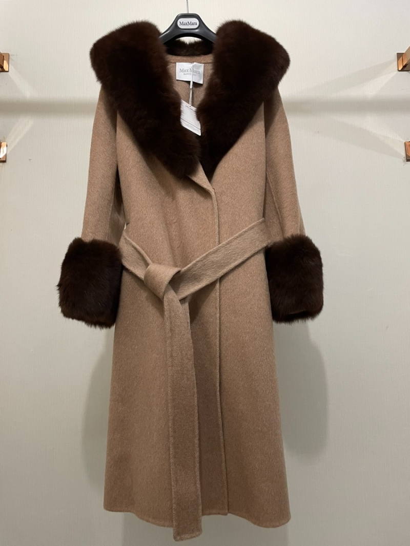 Max Mara Imported Italian Luxury Fox Fur Collar Coat. Khaki