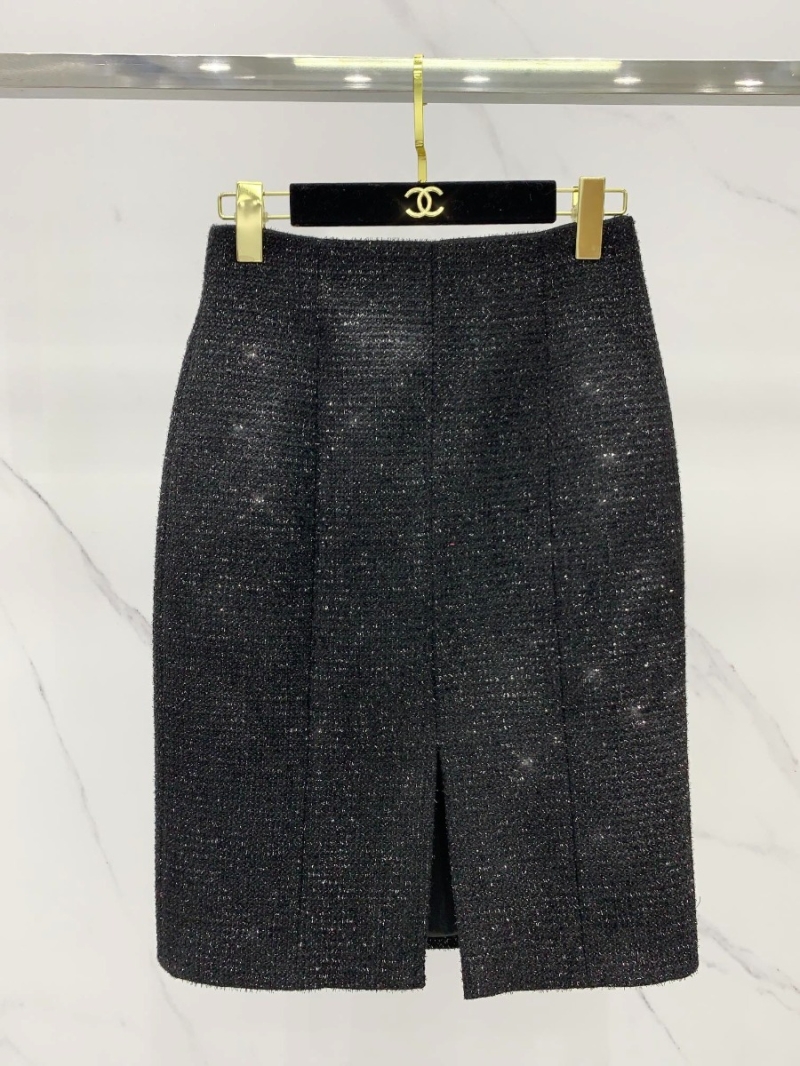 CHANEL Vintage-Inspired Skirt in Lustrous Jacquard black