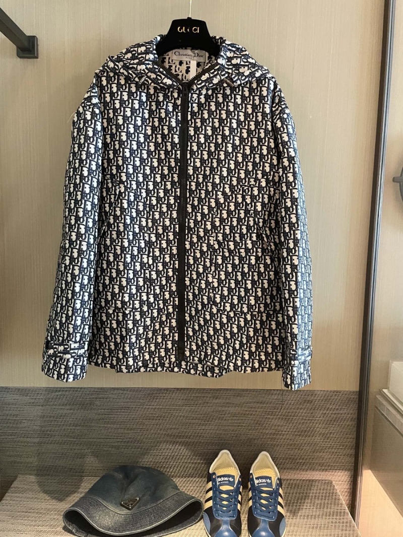 DIOR 2023 Classic Jacquard Outerwear: A Fusion of Elegance and Custom Craftsmanship