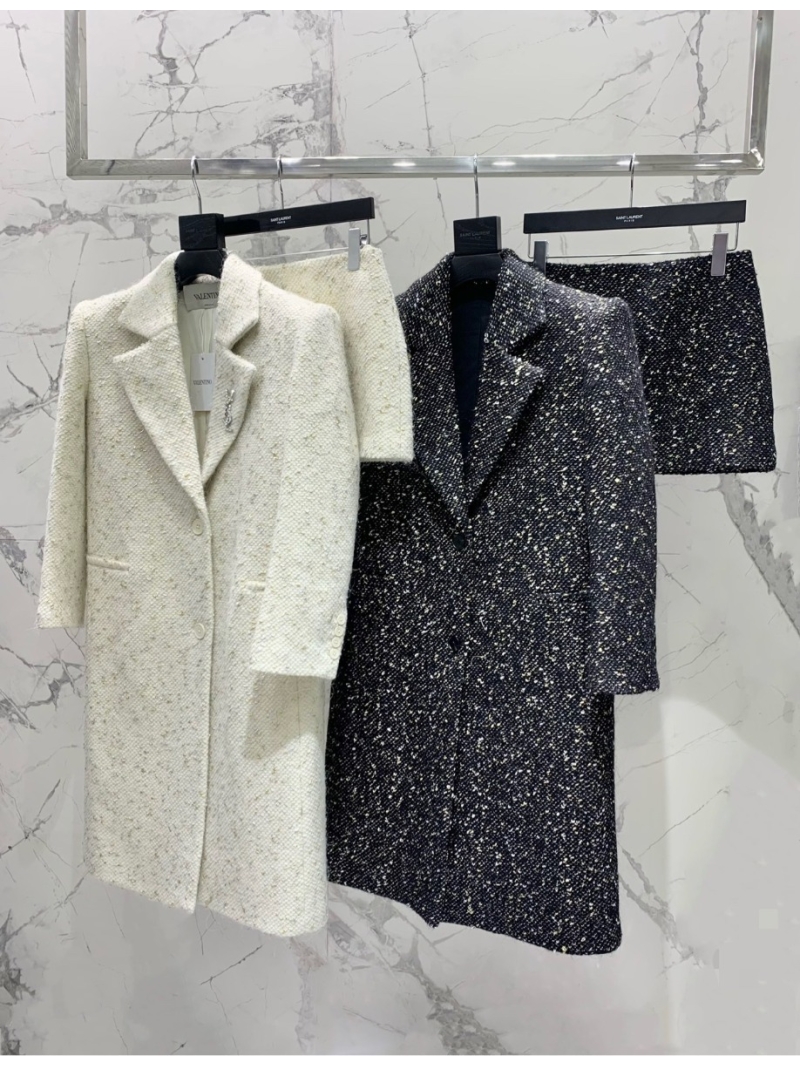 VALENTINO Haute Couture Pure Wool Coat with Silver and Gold Thread Fish Scale Texture White