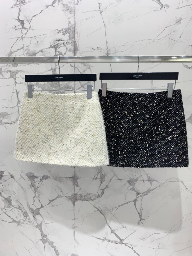 VALENTINO Haute Couture Fish Scale Texture Wool Mini Skirt with Silver and Gold Threads in Black and White