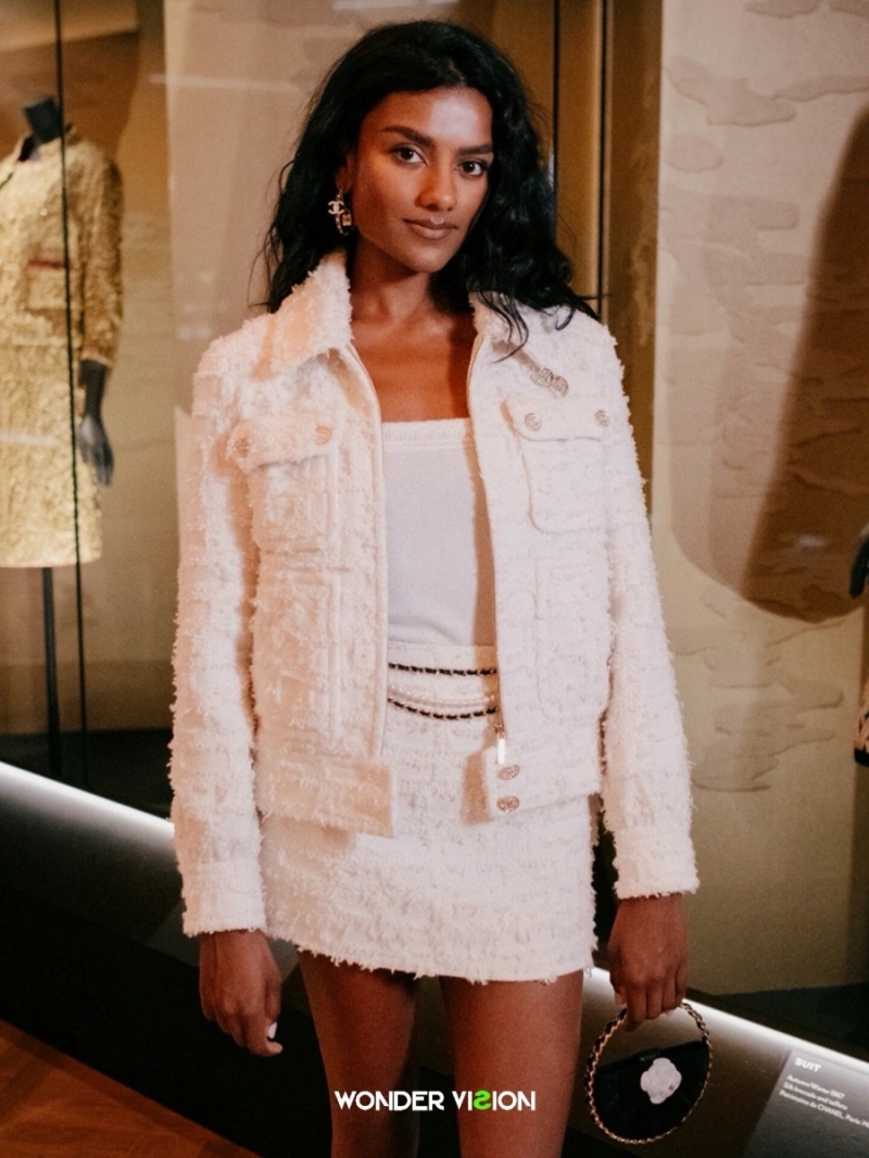 Chanel 2024 Early Spring Soft Tweed Lambswool Pocket Jacket - Classic, Luxurious, and Tailored Fit