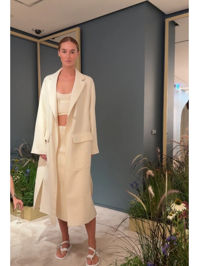 Hermès Limited Edition Luxurious Wool-Cashmere Coat with Sheepskin Details in Ivory