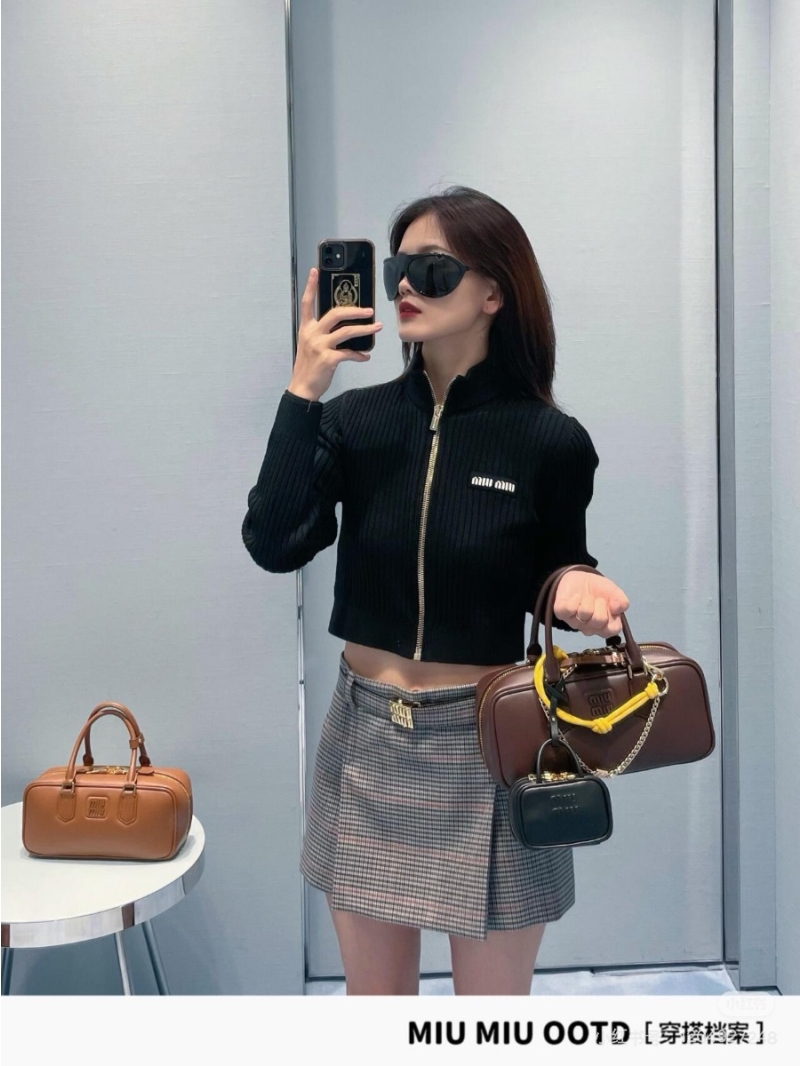 Miu Miu Collection Youthful Plaid Wool Pleated Skirt in Gray