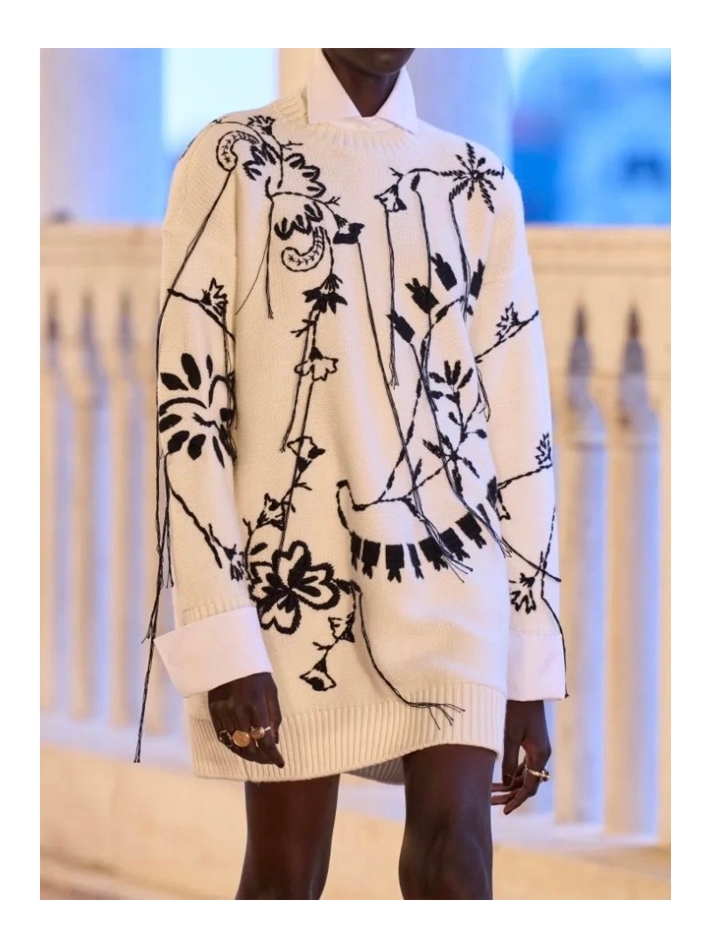 Max Mara Black and White Cashmere Sweater with Embroidered Floral Pattern