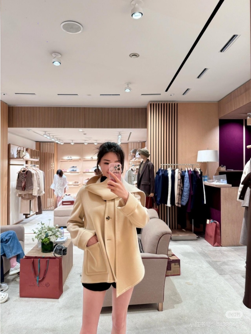 Loro Piana Handcrafted Cashmere Coat with Scarf - V-Neck Double-Pocket Jacket - Beige