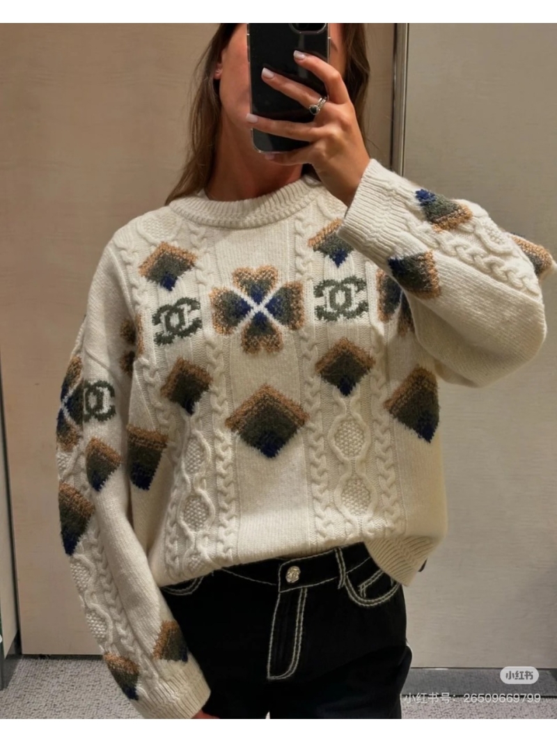 Chanel Coco 24N Coconeige Ski Collection Elegant Hooded Knit Sweater - White