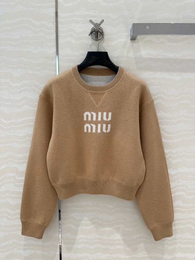 Miu Miu College Style Short Knit Sweater with Contrasting Logo - Beige