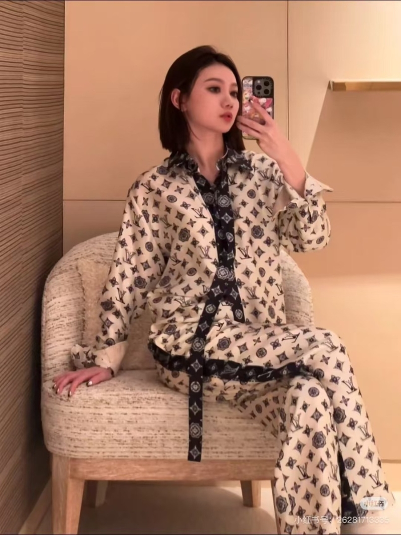 Louis Vuitton LV New Collection Classic MONOGRAM Print Silk Shirt in White