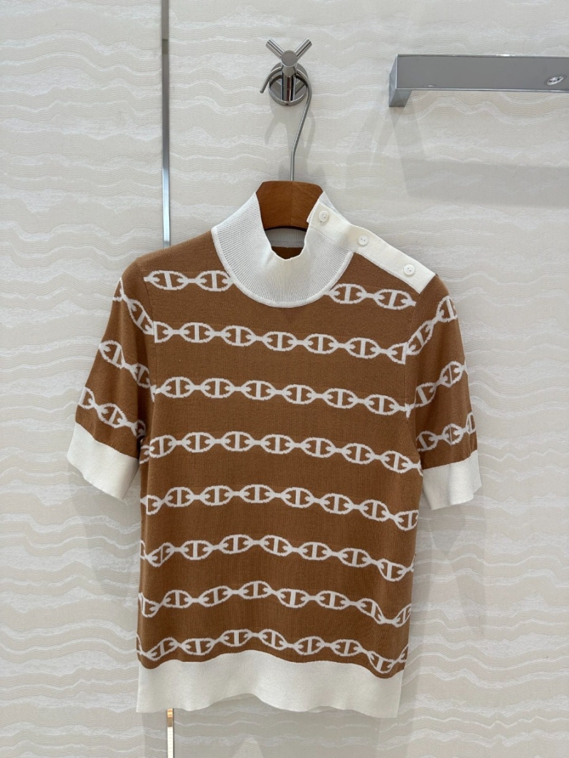 Hermès Spring/Summer Collection. Stylish Knit Top with Chain Pattern in Beige