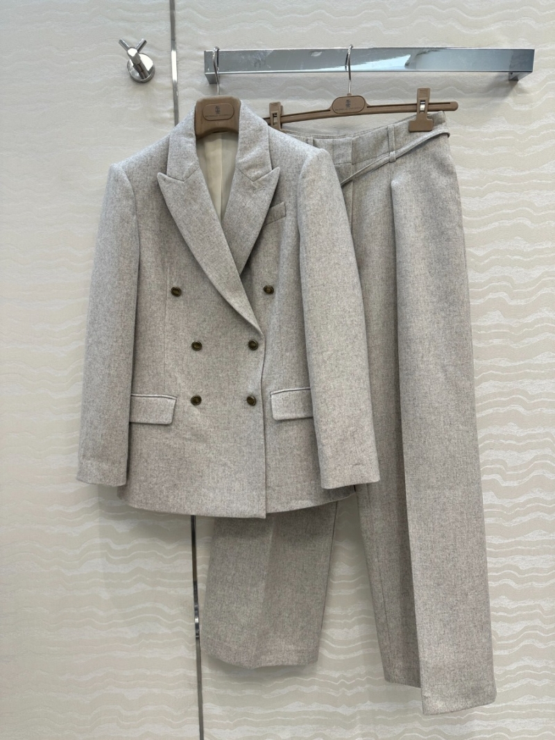 Brunello Cucinelli Premium Wool-Cashmere Double-Breasted Blazer in Heathered Grey