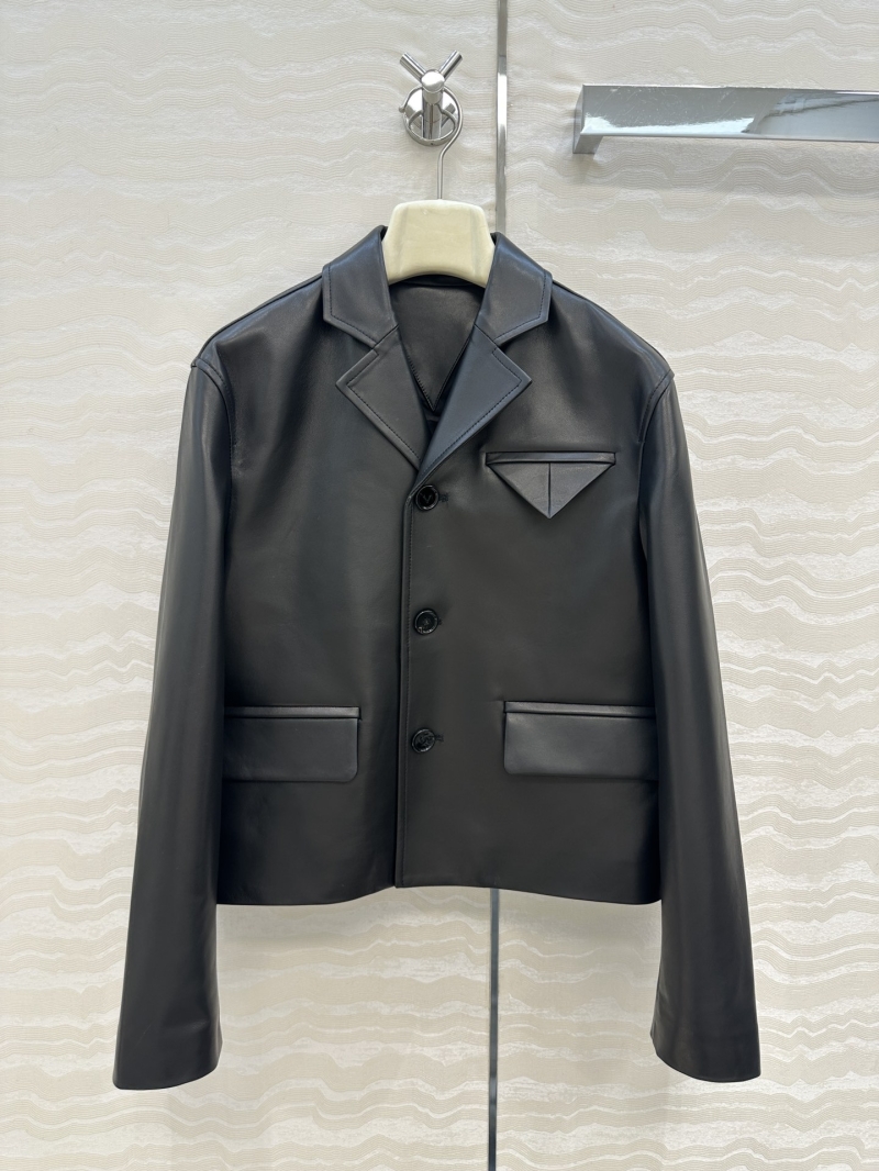 Bottega Veneta Vintage Modern Cropped Leather Jacket in 100% Lamb Leather - Tailored, Structured, Luxe