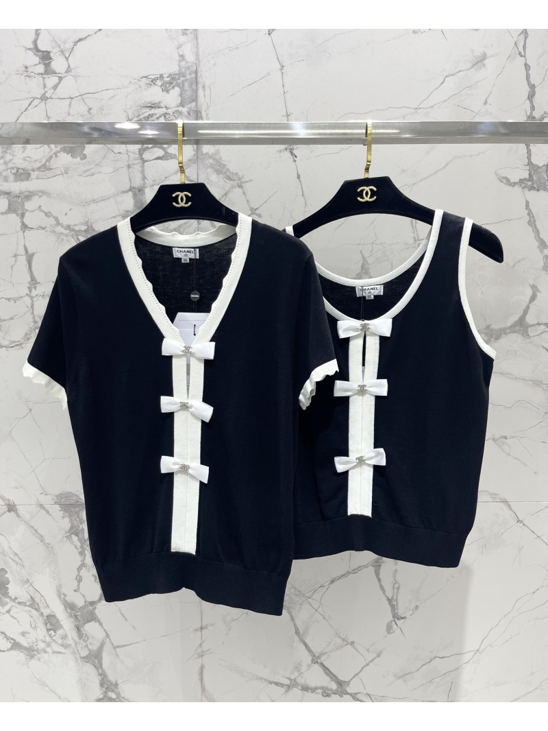 Chanel Bow-Embellished Color-Block V-Neck Knit Cardigan in Black