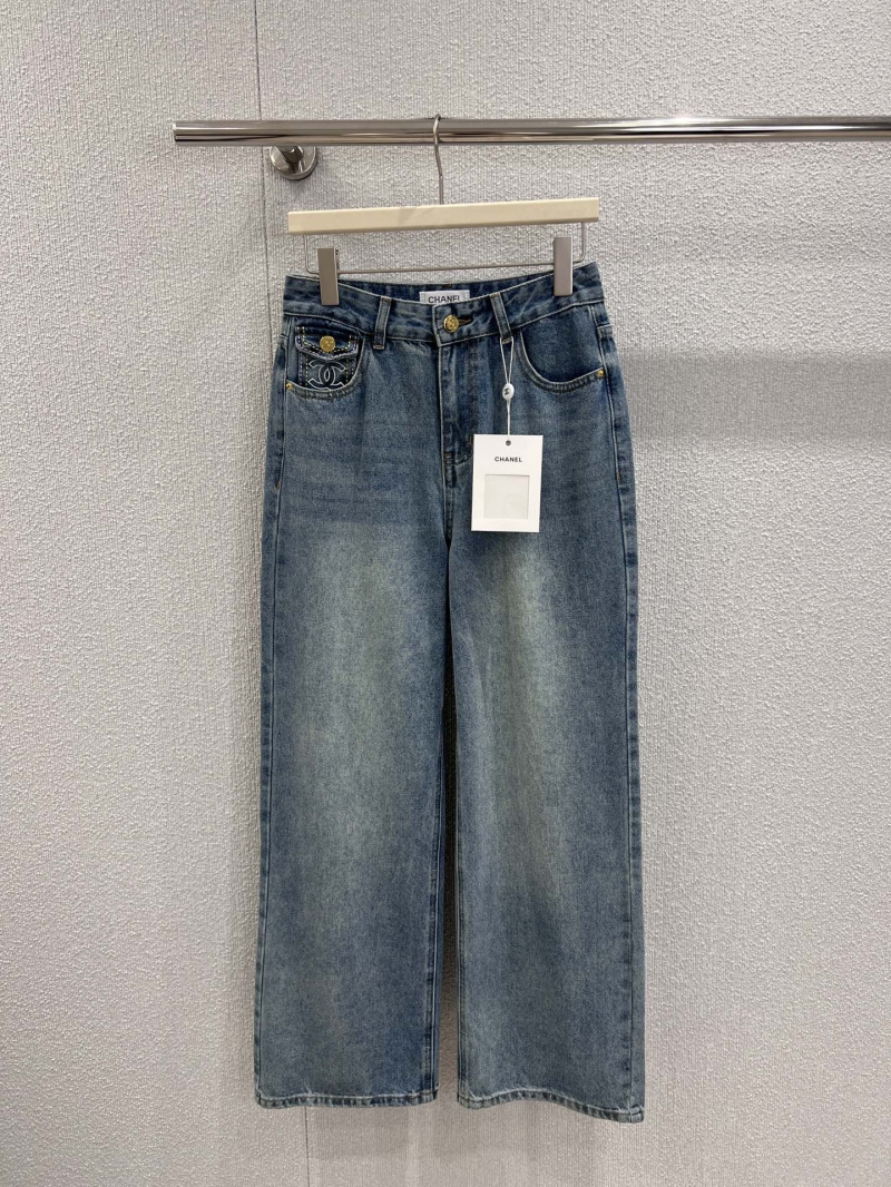 Chanel Early Fall 25FW Straight-Leg Denim Jeans with Colorful Thread Embroidered Logo - Light Blue