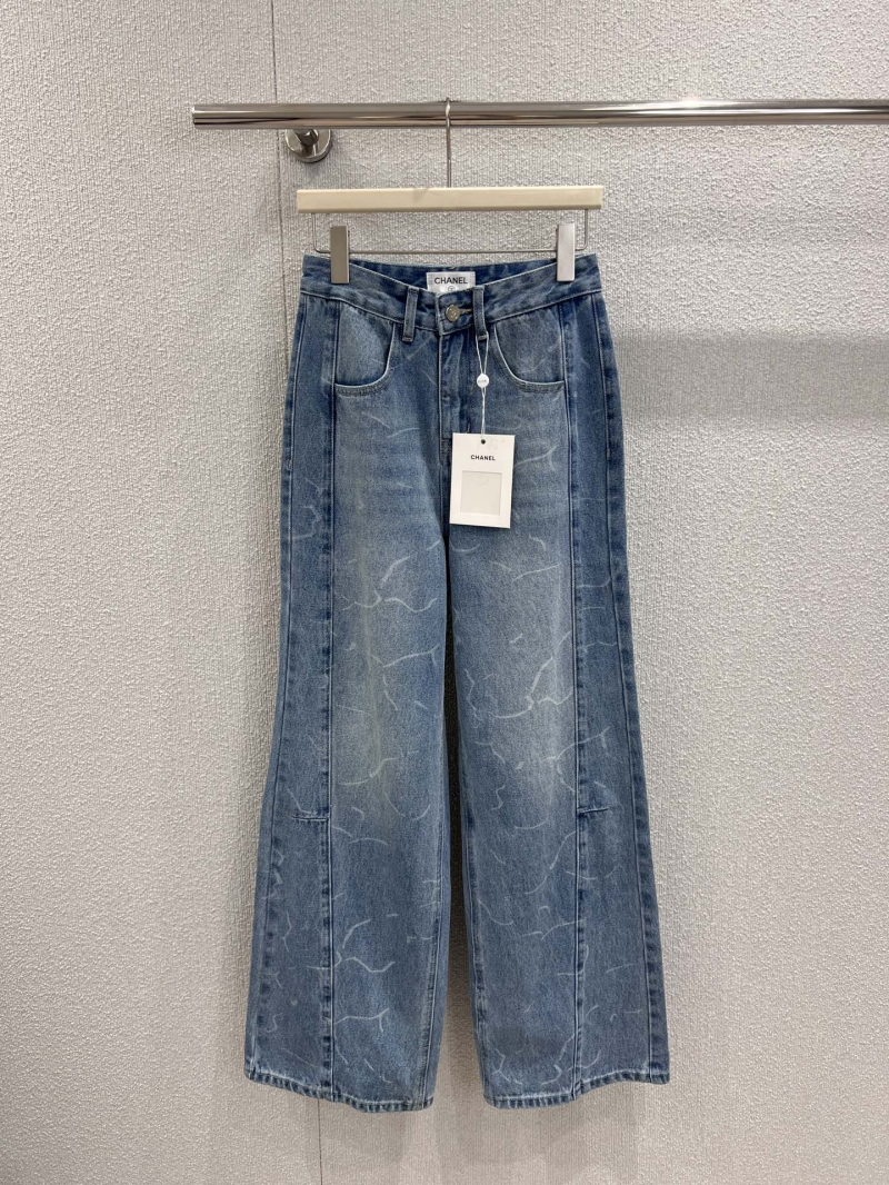 Chanel 25FW Early Autumn Collection Straight-Leg Jeans with Claw-Pattern Burnout and Denim Patchwork in Light Blue