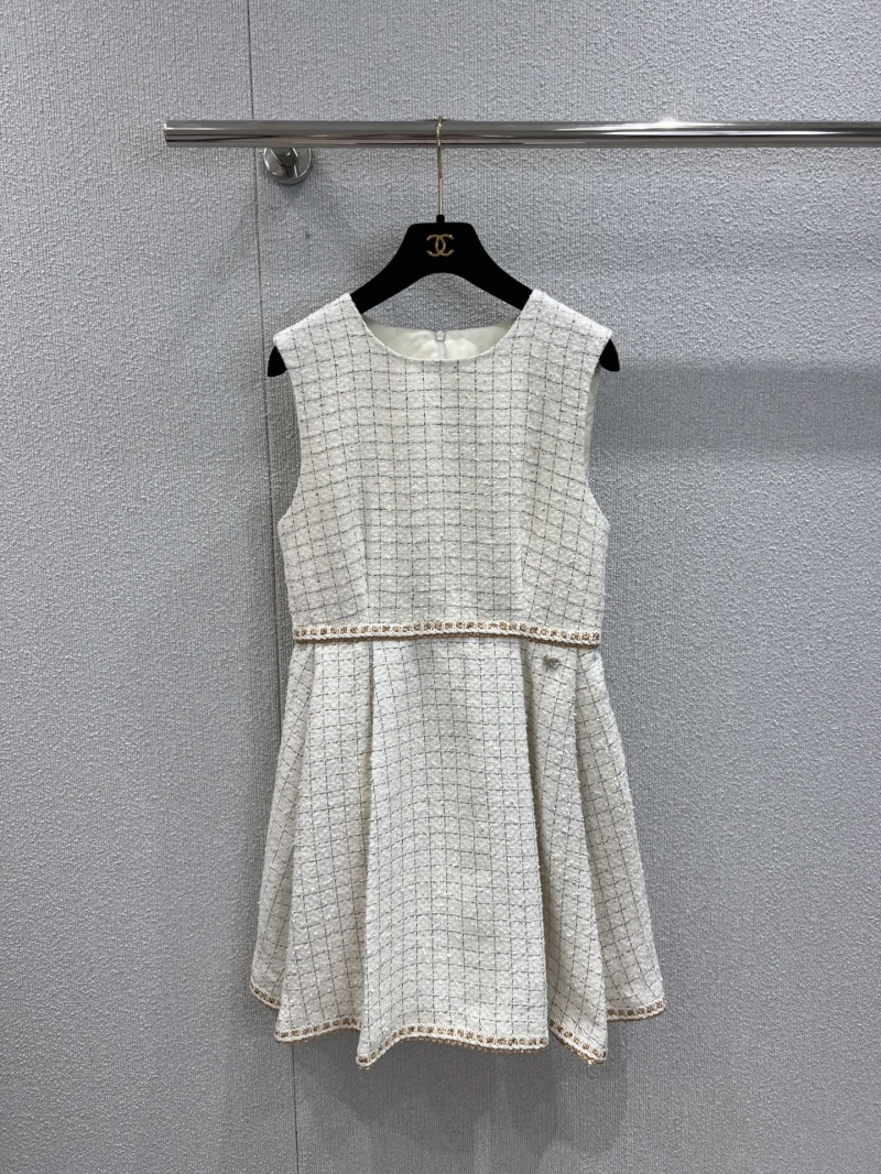 Chanel 25A Luxe Handcrafted Sleeveless Knit Dress in Cream