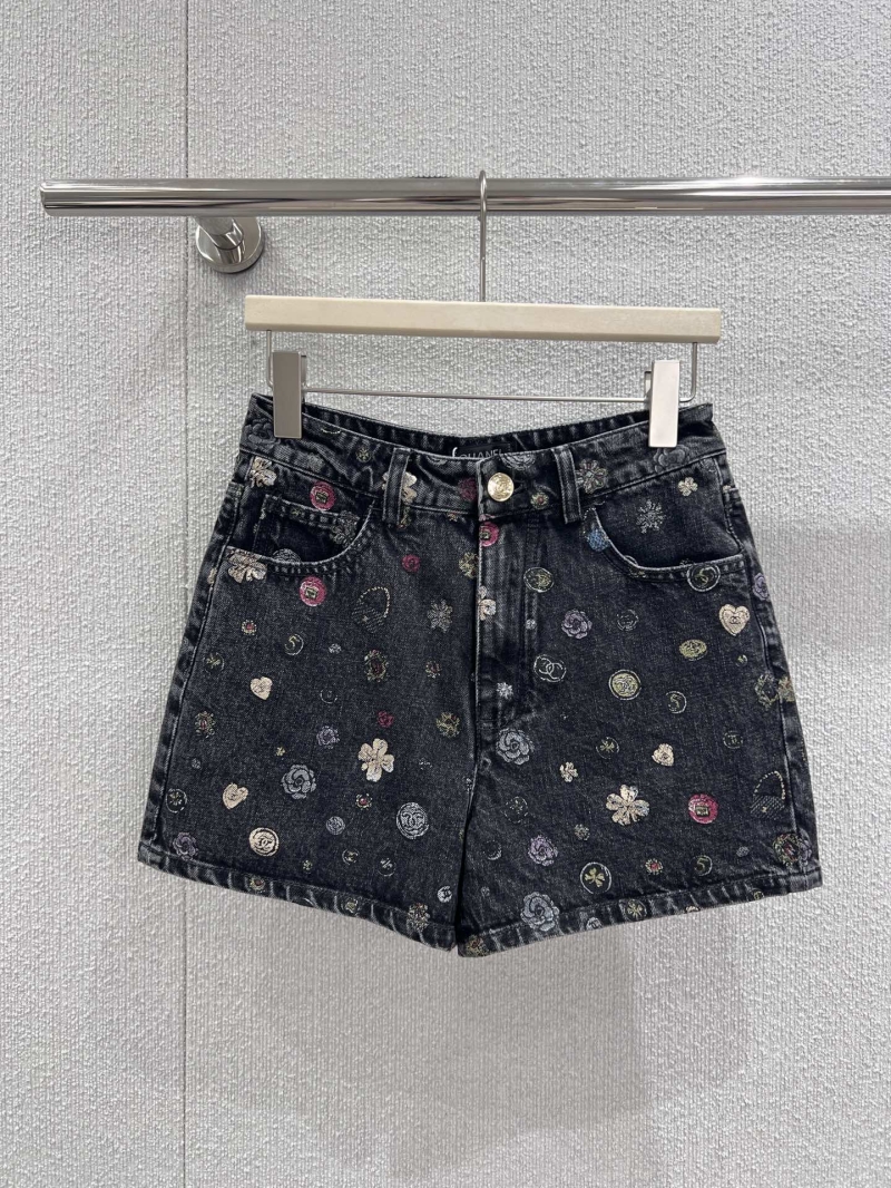 Chanel 25B Haute Atelier Graffiti Denim Shorts in Dark Blue | High-Waisted Embroidered Luxury
