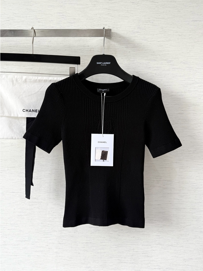 Chanel Black Ribbed Knit Short-Sleeve T-Shirt with Embroidered Heart Motif - Timeless Luxury