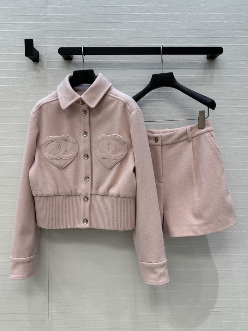Chanel 100% Wool Cropped Jacket with Heart CC Pocket Embroidery - Pink