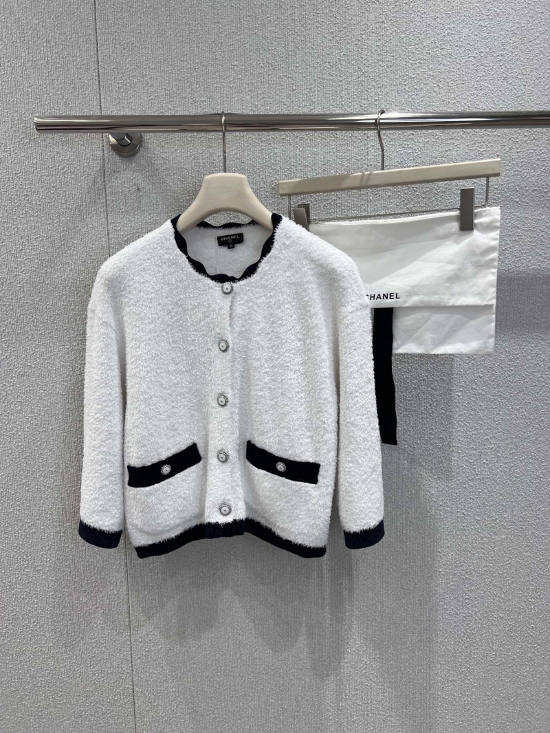 Chanel Couture Limited 25SS Bouclé Knit Cardigan | Off-White & Navy Contrast Trim, Timeless Luxe Style