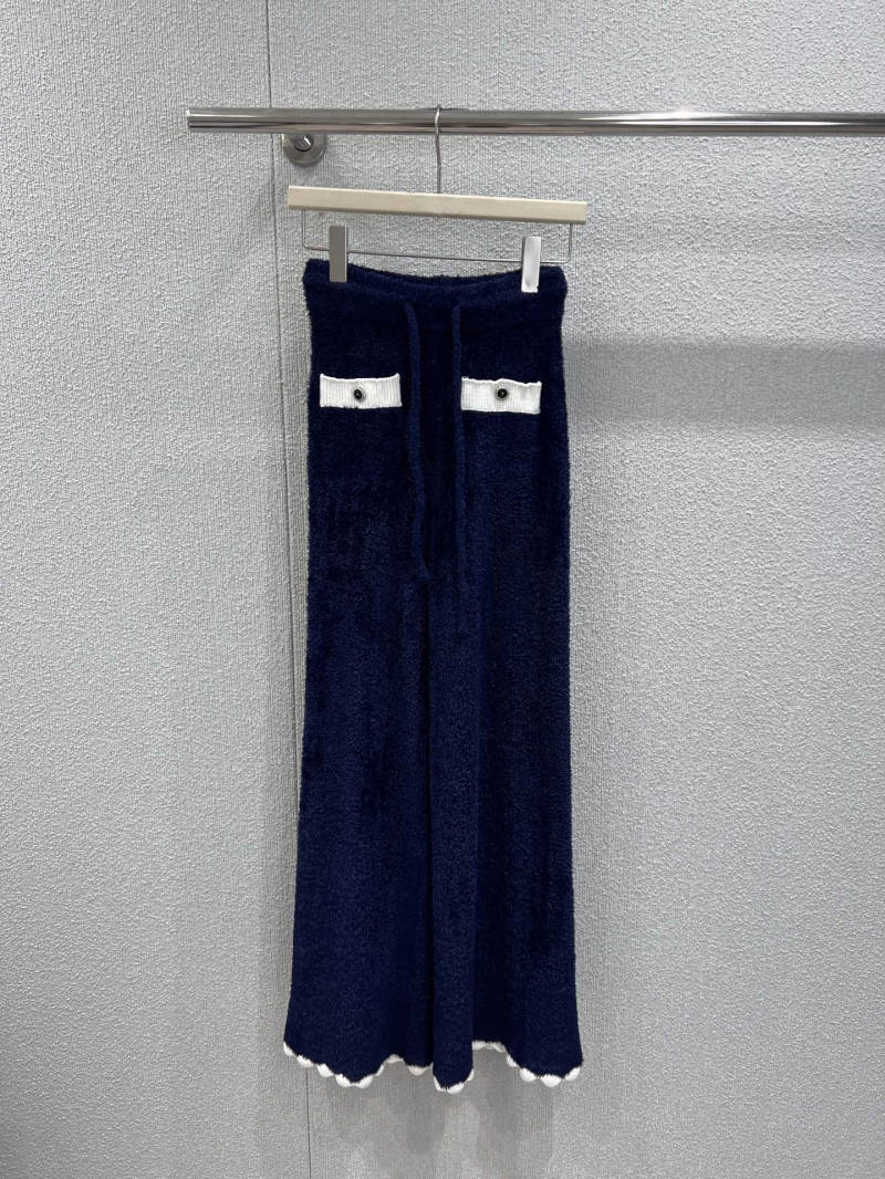 Chanel Metiers d'Art Scalloped Knit Wide-Leg Trousers in White and Black