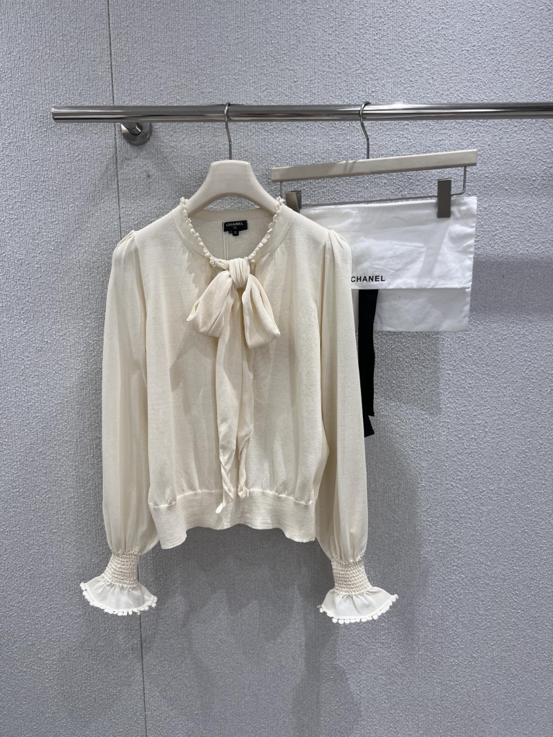 Chanel 26C Métiers d'Art Silk Blend Lace Bow Knit Blouse in Ivory