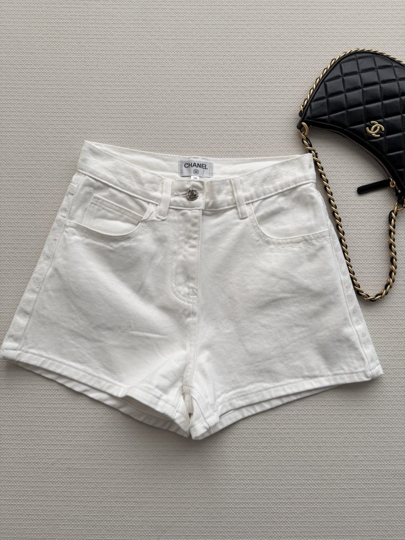 Chanel High-Waisted Retro Denim Shorts in White - Exquisite 2026SS Heavyweight Washed Denim