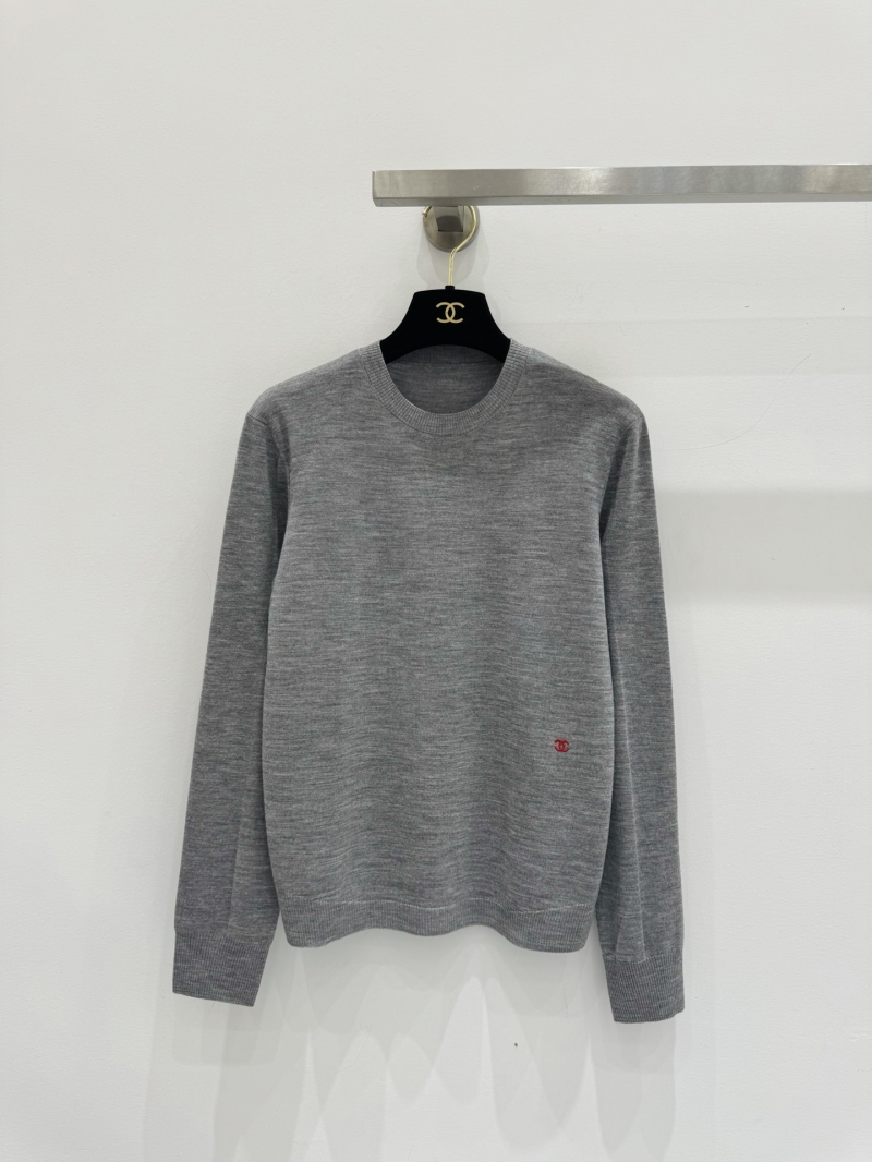 Chanel Cashmere-Silk 16-Needle Fine Knit Crew Neck Sweater in Heathered Grey