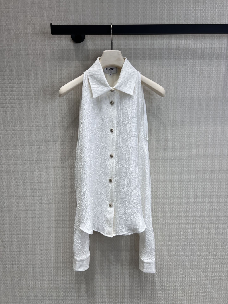 Chanel 26C Metiers d'Art Off-Shoulder Textured Silk Blouse in White