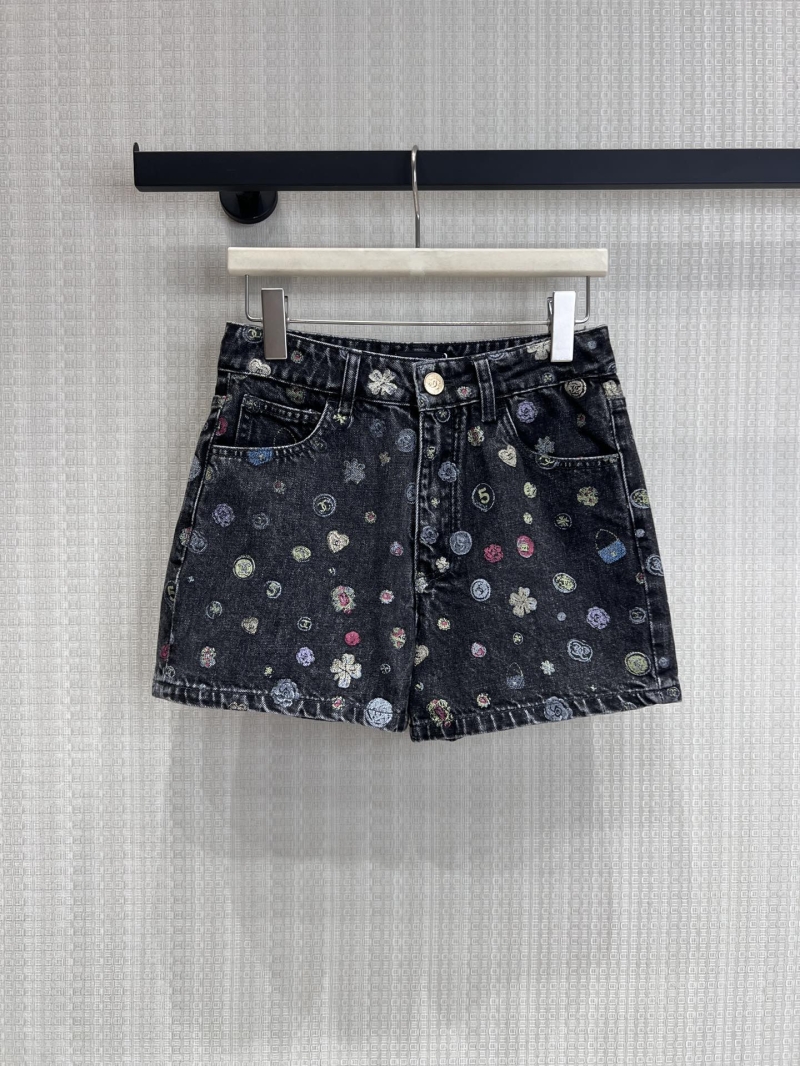 Chanel 26C Métiers d'art Graffiti Denim Shorts - Artisan Multi-Color Motifs on Faded Black Denim, High-Waisted Tailored Fit, Signature CC Logo Details