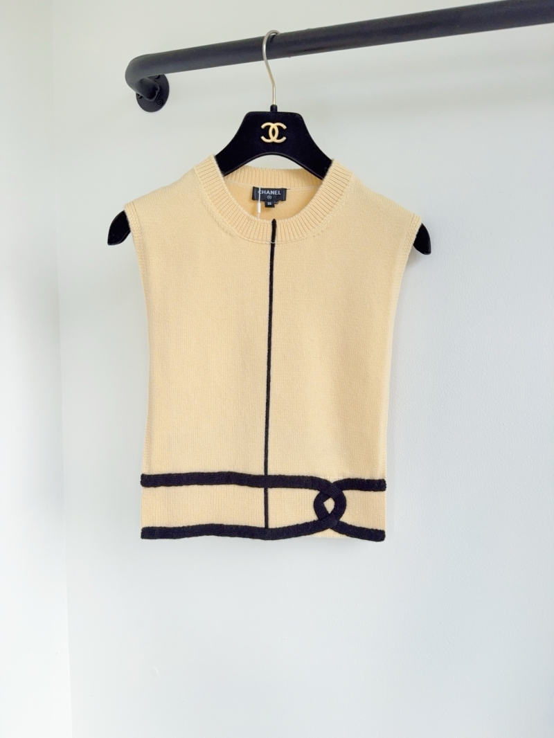 Chanel SS26 Heavy Cashmere Sleeveless Knit Vest in Buttermilk Yellow